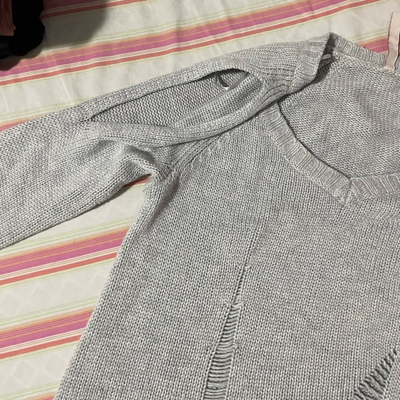 Guess distressed grey sweater in XS. Open shoulders. - Picture 4 of 4